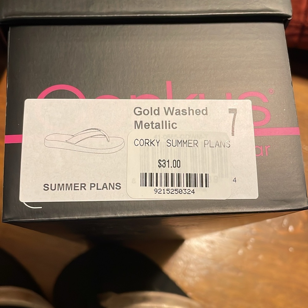 New Corkys gold medal washed metallic summer plans flip flops, size 7 - Picture 5 of 6